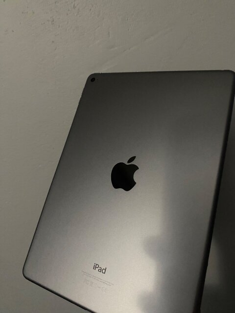 IPAD AIR 2 128GB FOR SALE, FULLY FUNCTIONAL