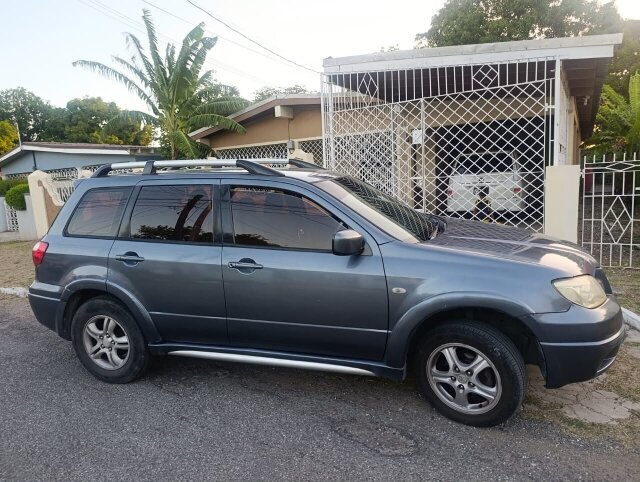 2005 Mitsubishi  Outlander