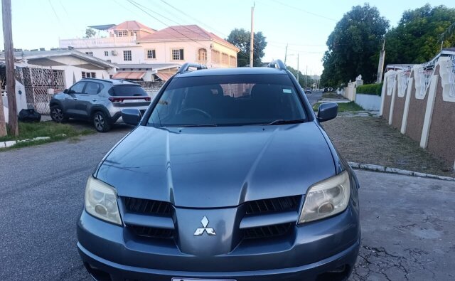 2005 Mitsubishi  Outlander Vans & SUVs Portmore,  ⁷