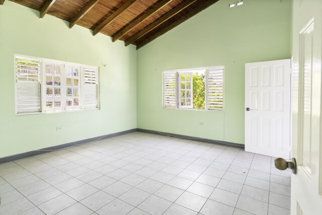 5 Bedroom 4 Bathroom House