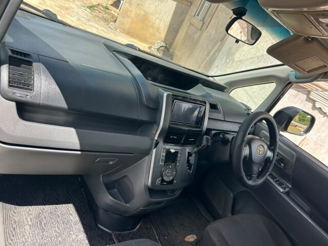 2009 Toyota Voxy