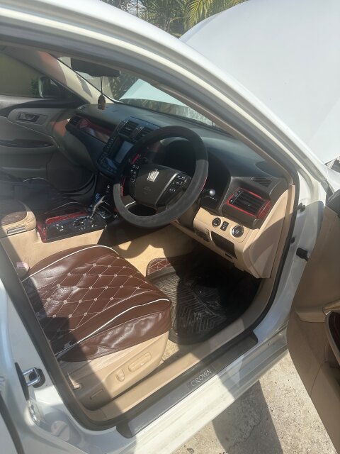 Toyota Crown Royal Saloon G