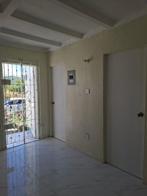 Recently Renovated 2 Bedrooms Available For Rent
