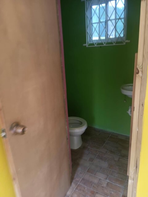 3 Bedrooms /2 Kitchen/ 2½ Bathrooms For Rent