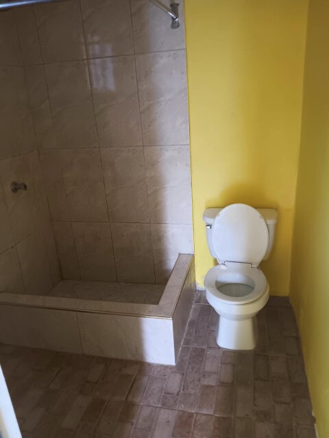 3 Bedrooms /2 Kitchen/ 2½ Bathrooms For Rent