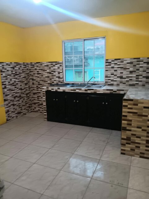3 Bedrooms /2 Kitchen/ 2½ Bathrooms For Rent