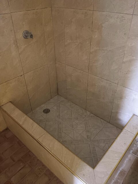 3 Bedrooms /2 Kitchen/ 2½ Bathrooms For Rent