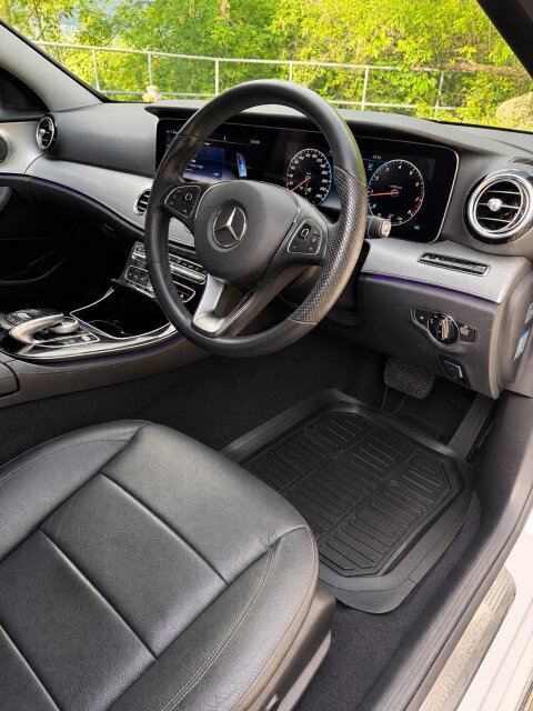 Mercedes-Benz E200
