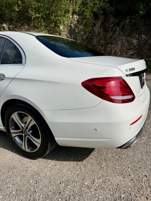 Mercedes-Benz E200