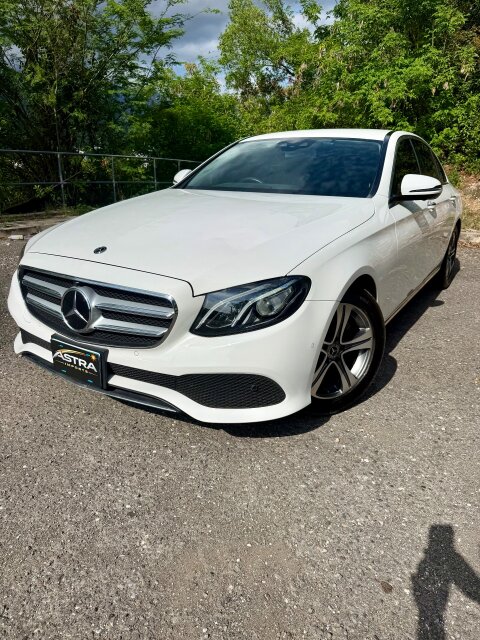 Mercedes-Benz E200