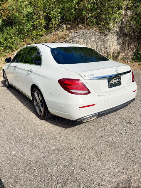 Mercedes-Benz E200