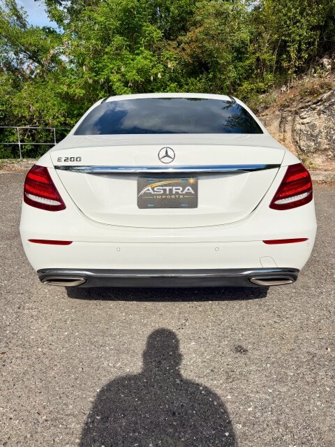 Mercedes-Benz E200