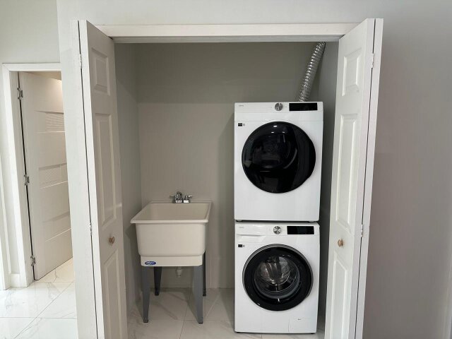 Airy 1 Bedroom Apartment in Gated Brunswick Complex