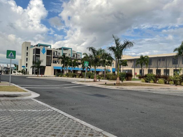 Airy 1 Bedroom Apartment in Gated Brunswick Complex
