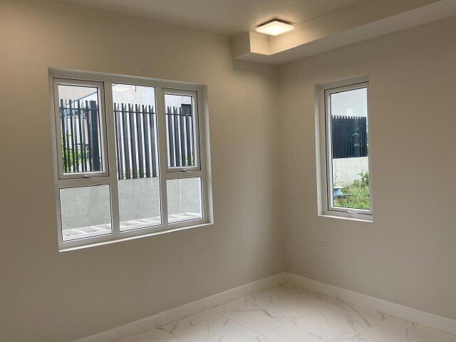 Airy 1 Bedroom Apartment in Gated Brunswick Complex