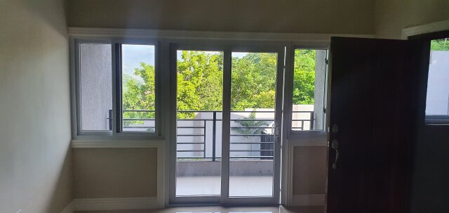 Unfurnished 2 Bedroom 2.5 Bathroom - Redhills
