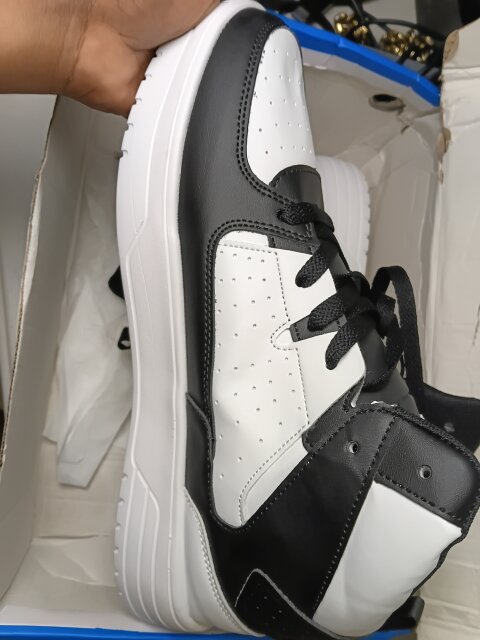 Men Sneskers Size 10 And 11 Available