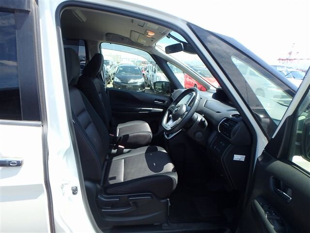 2017 Nissan Serena