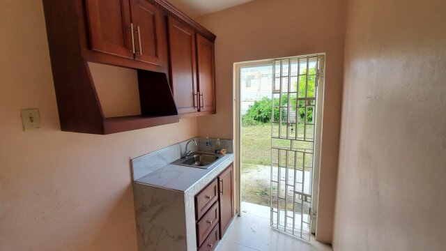 Detached 1 Bedroom Studio Unit
