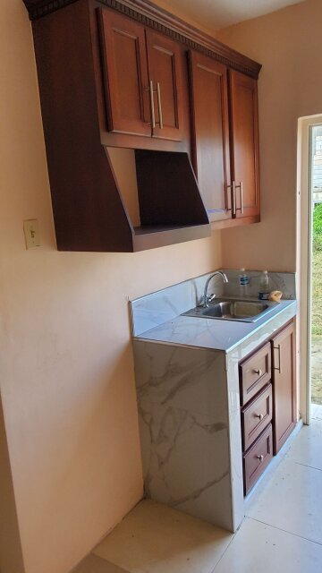 Detached 1 Bedroom Studio Unit