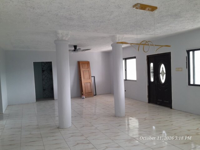 Unfurnished 3 Bedrooms in Westgate Hills Apartments Westgate Hills