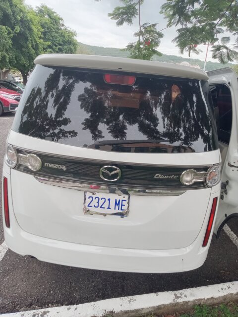 2011 Mazda Biante Vans & SUVs Uwi Mona