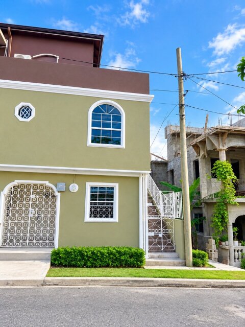 5 Bedroom 3 Bathrooms