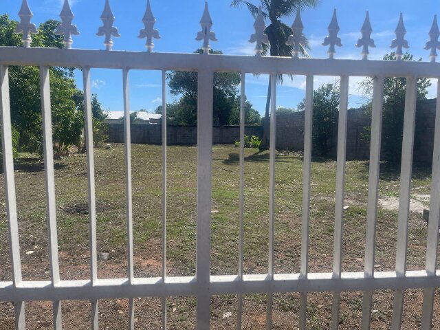 Residential Lot For Sale In Clarendon