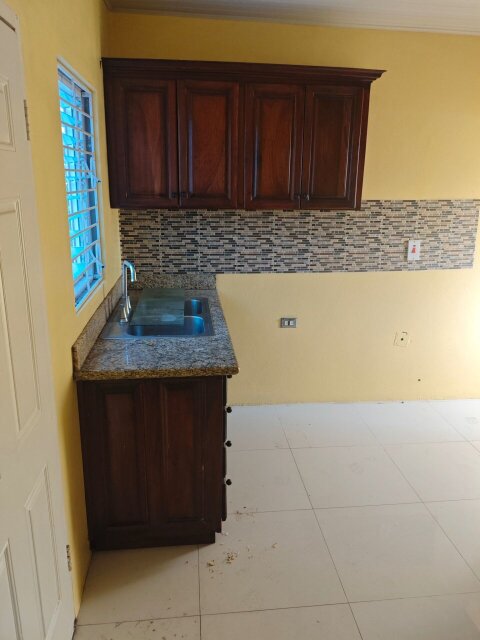 1 Bedroom Half Side