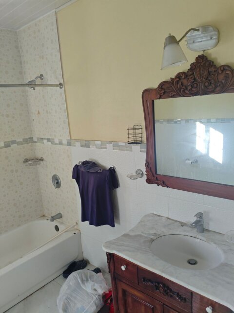 1 Bedroom Half Side