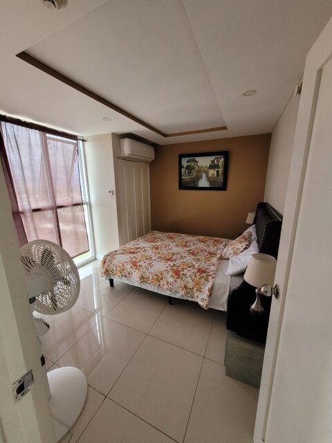 Cozy 2 Bedrooms with Ocean Views on the 8th Floor