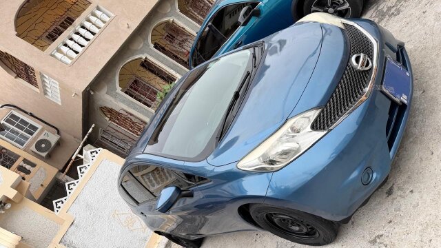 2015 Blue Nissan Note