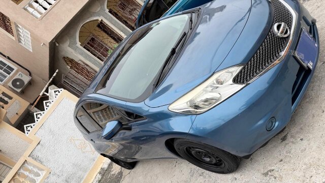 2015 Blue Nissan Note