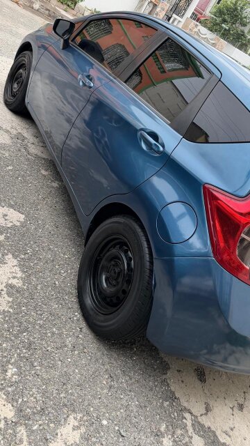 2015 Blue Nissan Note