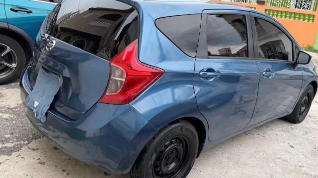 2015 Blue Nissan Note