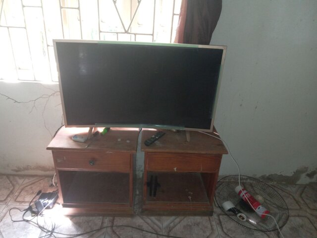 CURVED SMART FLAT SCREEN TV FOR SALE 25,000 TV Spanish Town