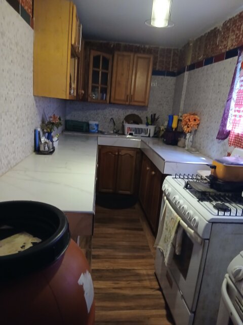 1 Bedroom  Studen/ Single Female