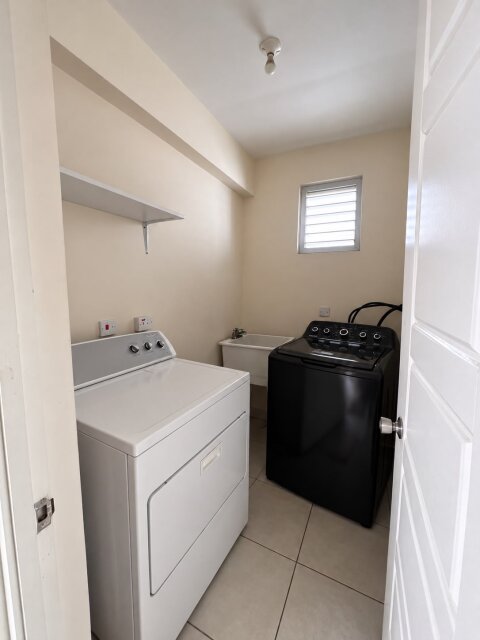 2 Bed 2.5 Bath Kingston 7 Apt For Sale