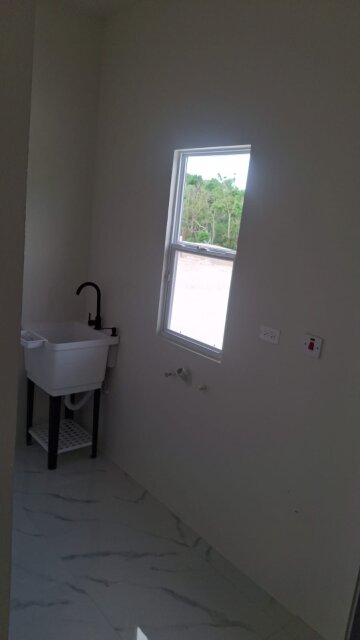 2 Bedroom, 2 Bathroom House - Coral Spring Estate
