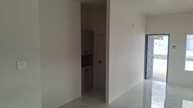 2 Bedroom, 2 Bathroom House - Coral Spring Estate