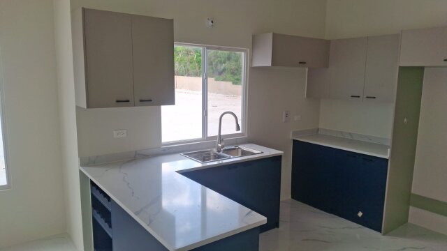 2 Bedroom, 2 Bathroom House - Coral Spring Estate