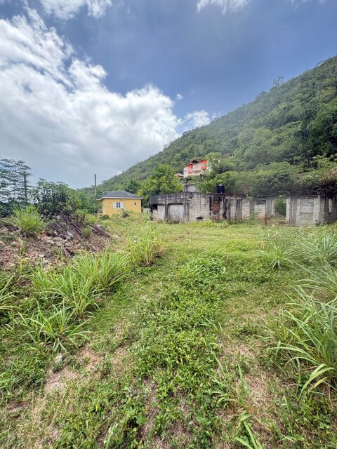 Unfinished 3 Bedroom 2 Bathroom House For Sale Houses Red Hills