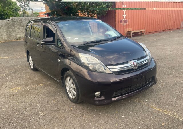 2015 TOYOTA ISIS PLATANA