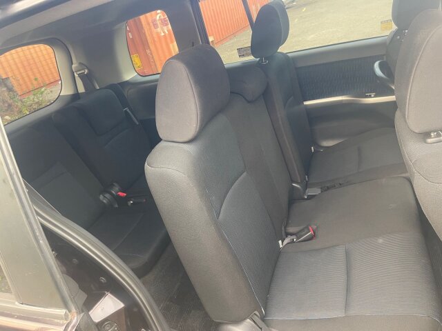 2015 TOYOTA ISIS PLATANA