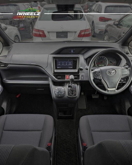 Toyota Noah X Delight Plus (Push Start)