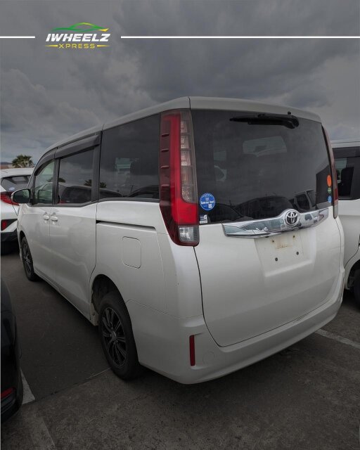 Toyota Noah X Delight Plus (Push Start)