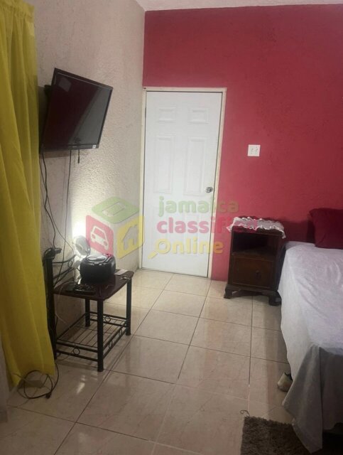 Cozy 1 Bedroom Available Now in Mona, Kingston 6