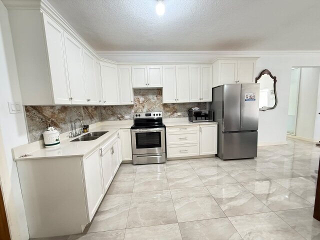 Modern 2 Bedrooms Apartment in Gated Community