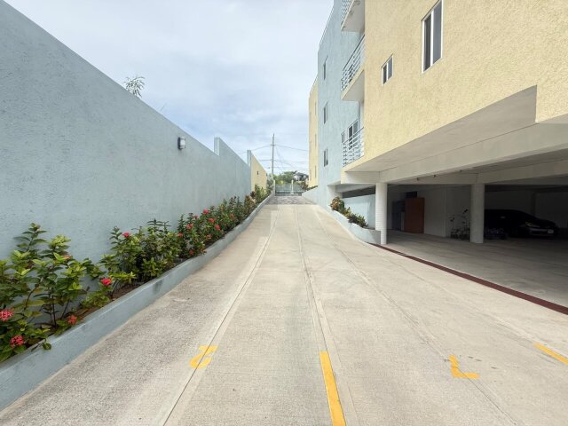 Modern 2 Bedrooms Apartment in Gated Community