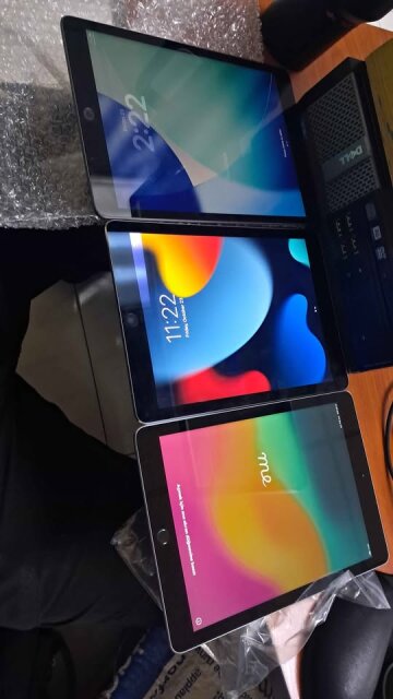 3 Apple Ipads For Sale - 25k Each Free Charger